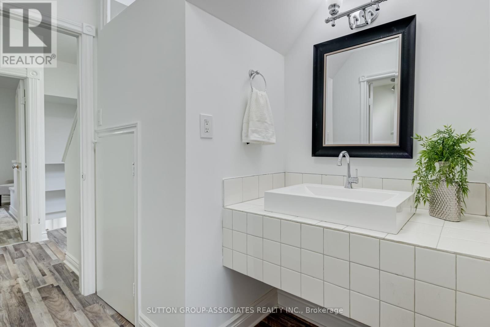 832 Manning Avenue, Toronto, Ontario  M6G 2W8 - Photo 22 - C12452246