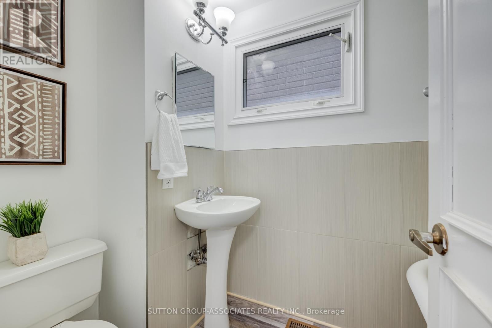 832 Manning Avenue, Toronto, Ontario  M6G 2W8 - Photo 28 - C12452246