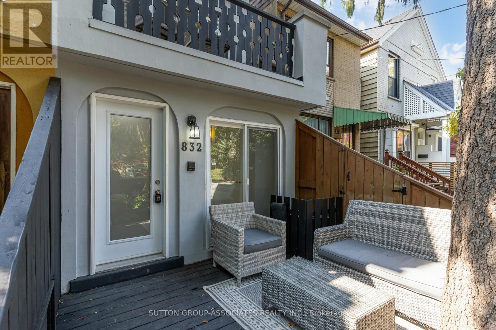 832 Manning Avenue, Toronto, Ontario  M6G 2W8 - Photo 3 - C12452246
