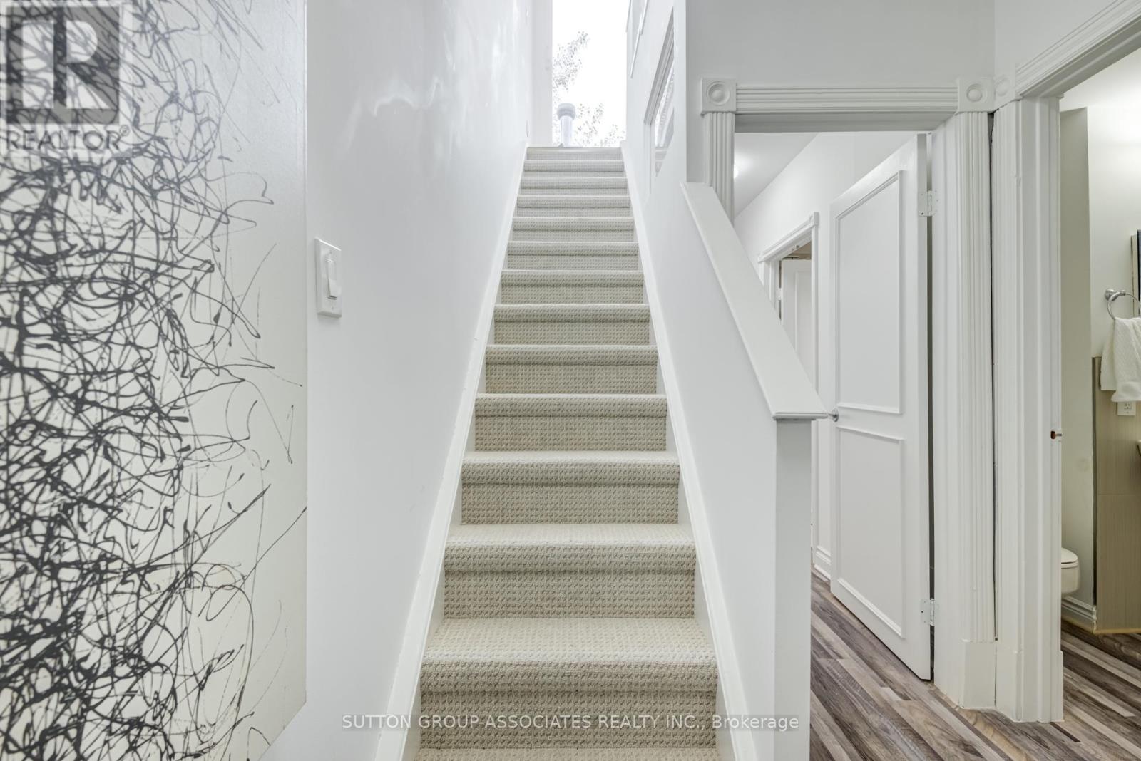 832 Manning Avenue, Toronto, Ontario  M6G 2W8 - Photo 30 - C12452246