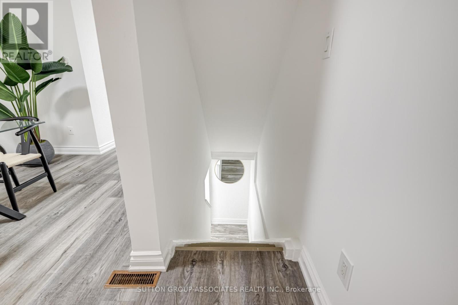 832 Manning Avenue, Toronto, Ontario  M6G 2W8 - Photo 35 - C12452246