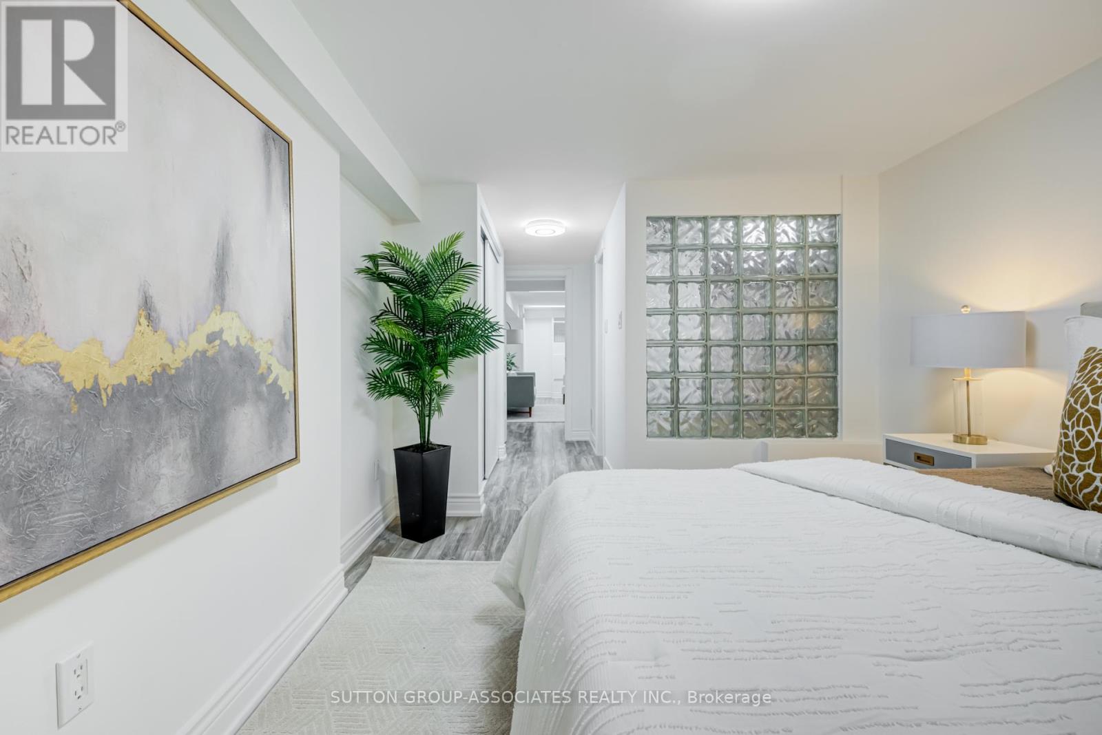 832 Manning Avenue, Toronto, Ontario  M6G 2W8 - Photo 39 - C12452246