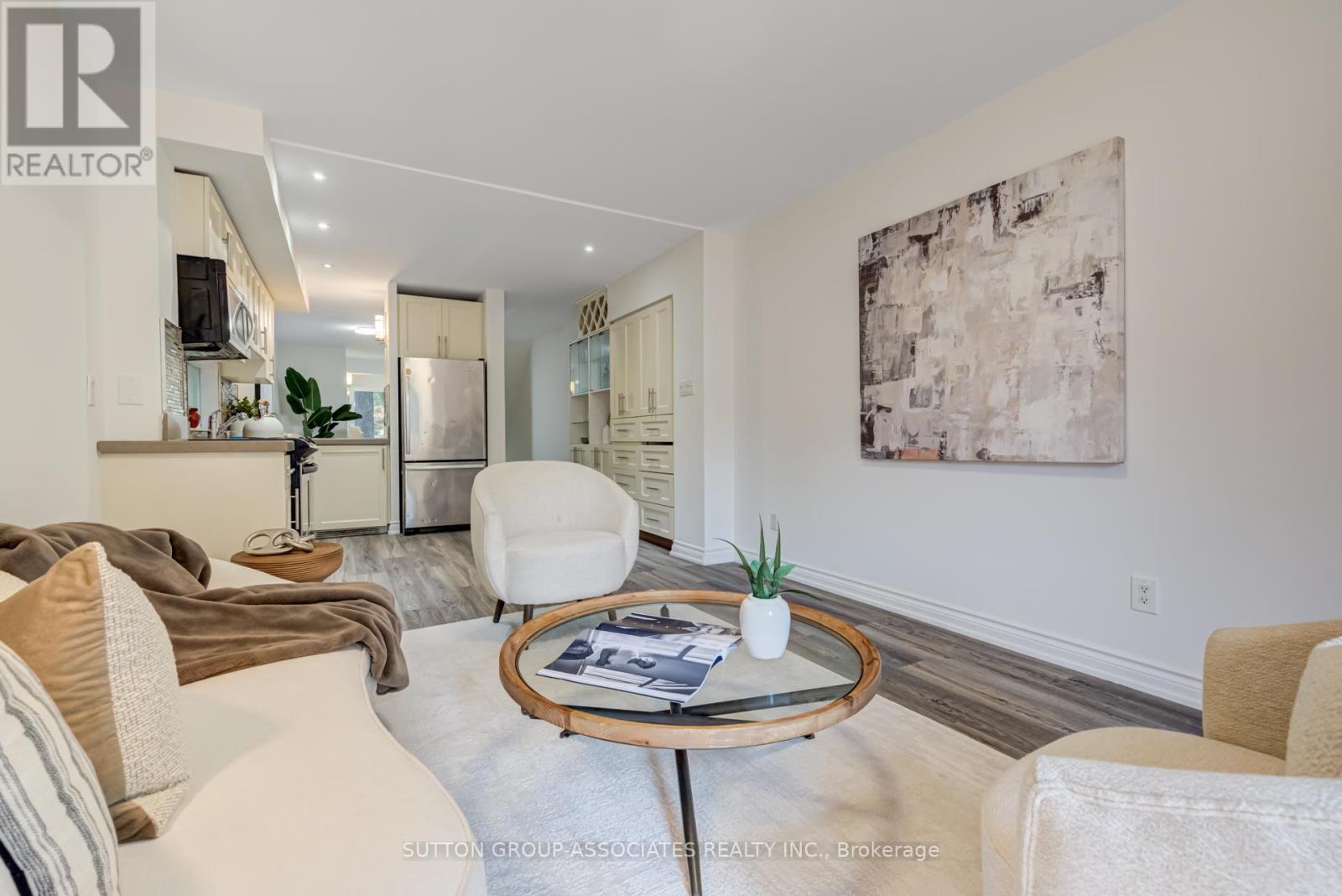 832 Manning Avenue, Toronto, Ontario  M6G 2W8 - Photo 9 - C12452246