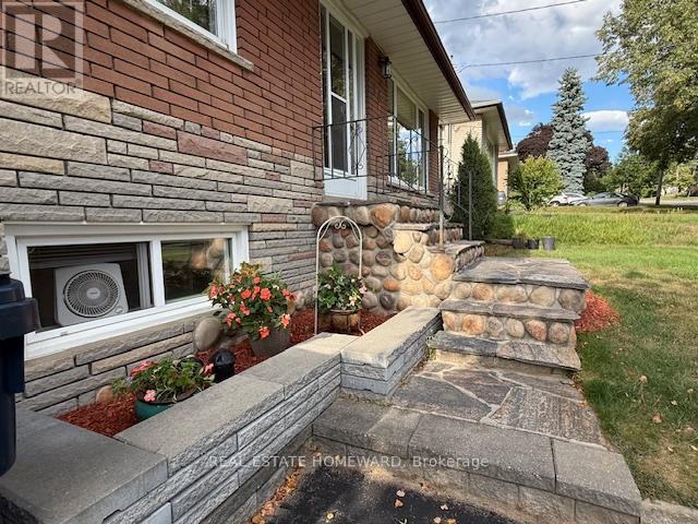 90 Roanoke Road, Toronto, Ontario  M3A 1G4 - Photo 2 - C12452251