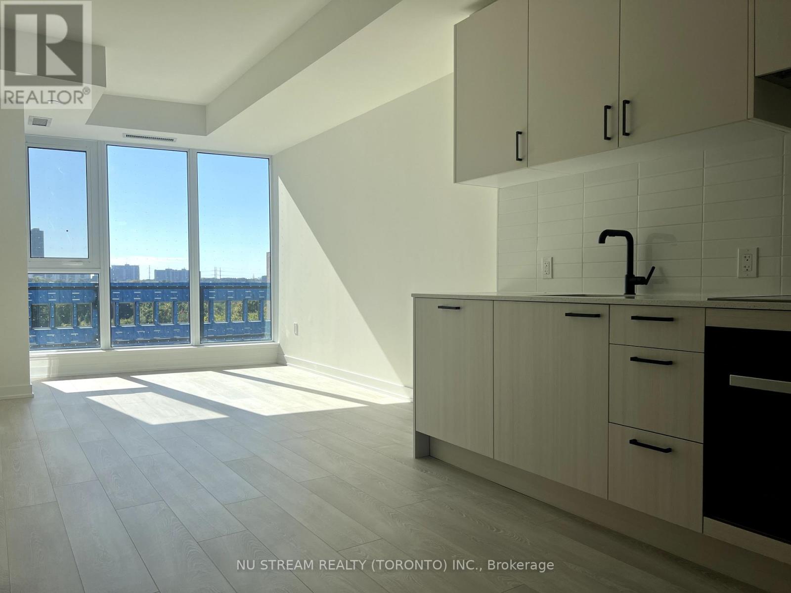 425 - 1 Kyle Lowry Road, Toronto, Ontario  M3C 0S6 - Photo 1 - C12452259