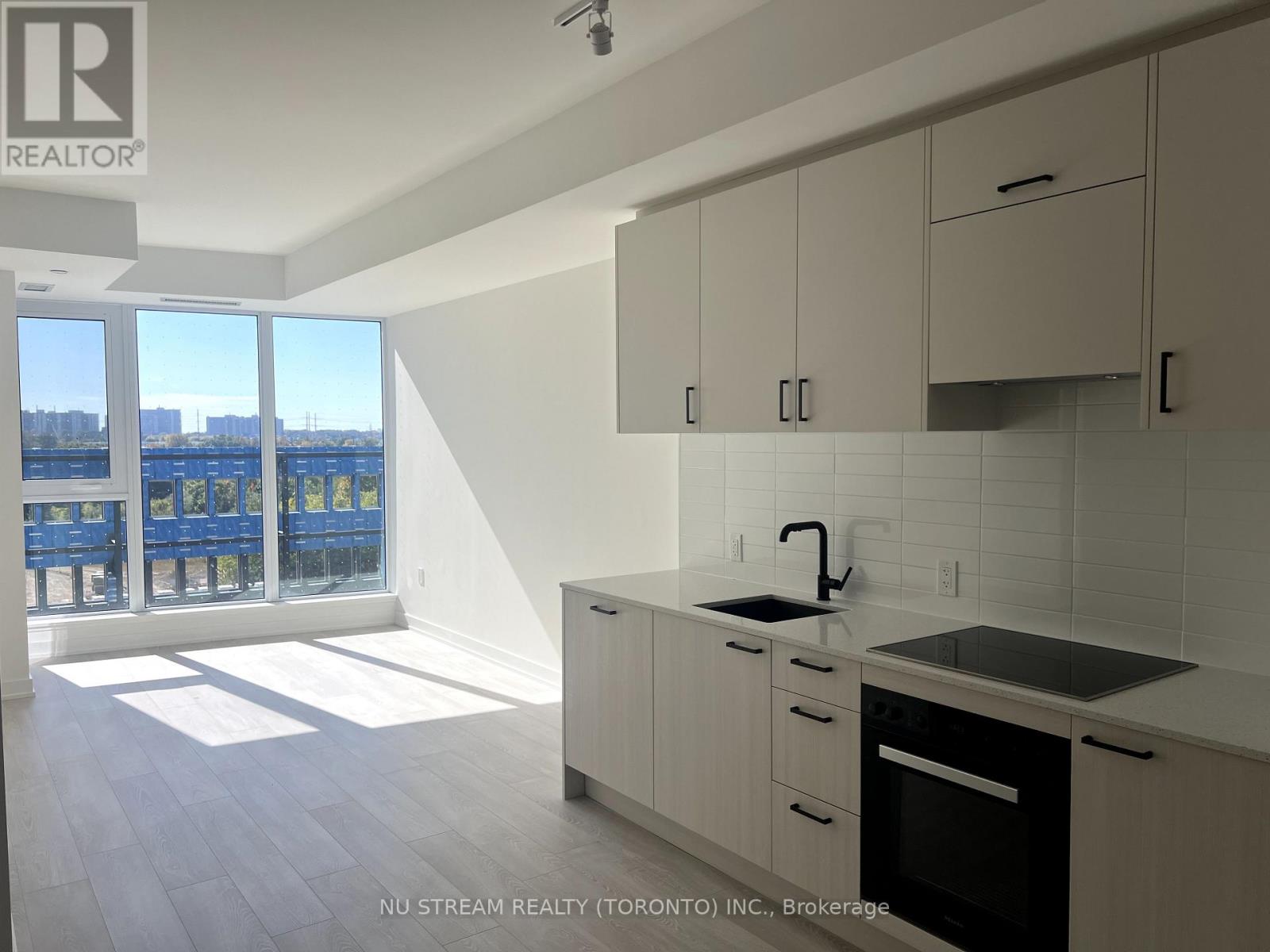 425 - 1 Kyle Lowry Road, Toronto, Ontario  M3C 0S6 - Photo 2 - C12452259