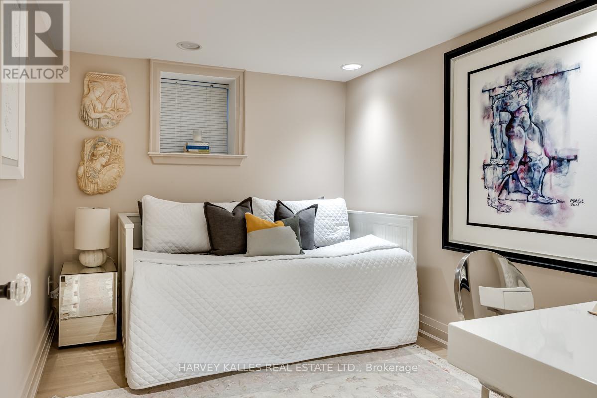 52 Castle Knock Road, Toronto, Ontario  M5N 1H3 - Photo 35 - C12452306