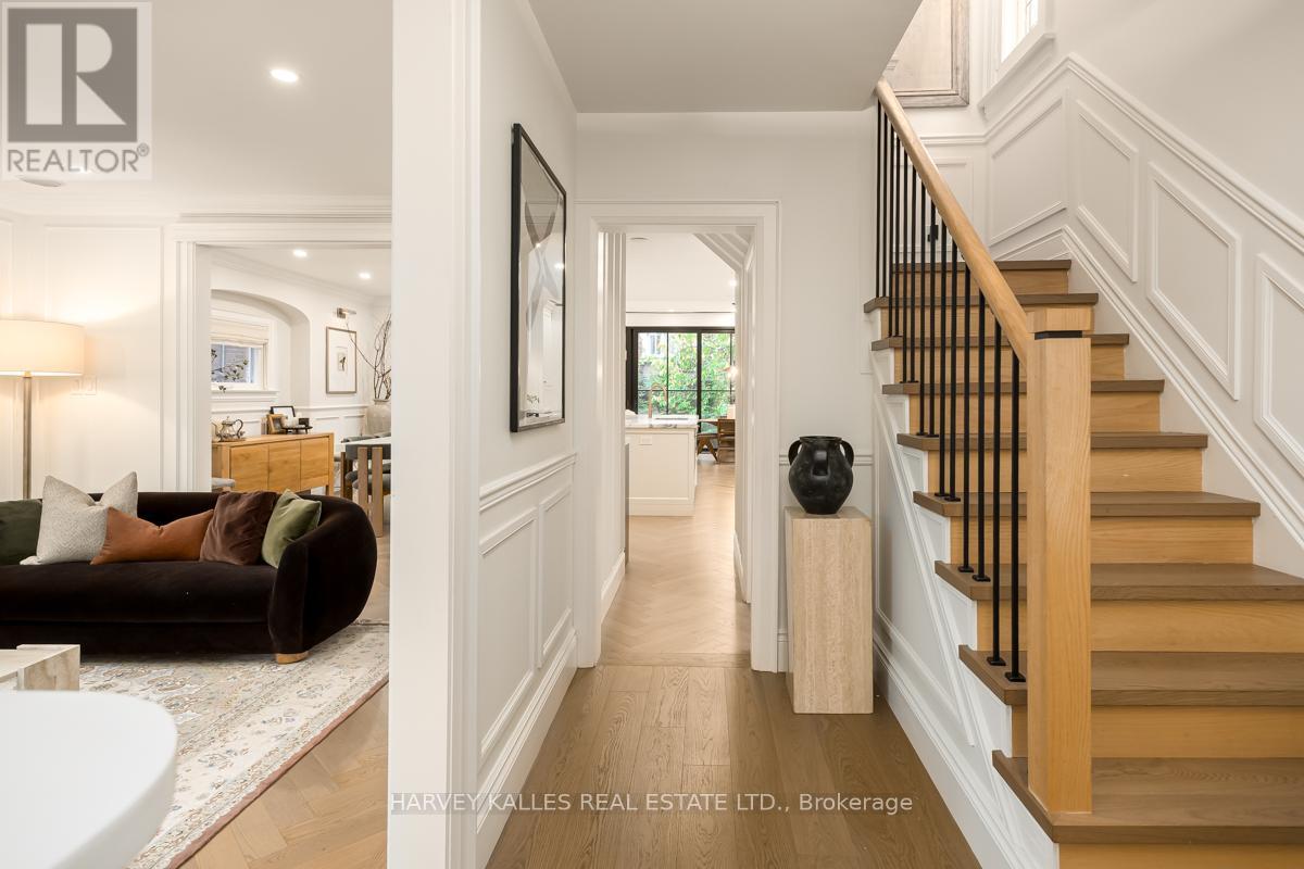 52 Castle Knock Road, Toronto, Ontario  M5N 1H3 - Photo 4 - C12452306