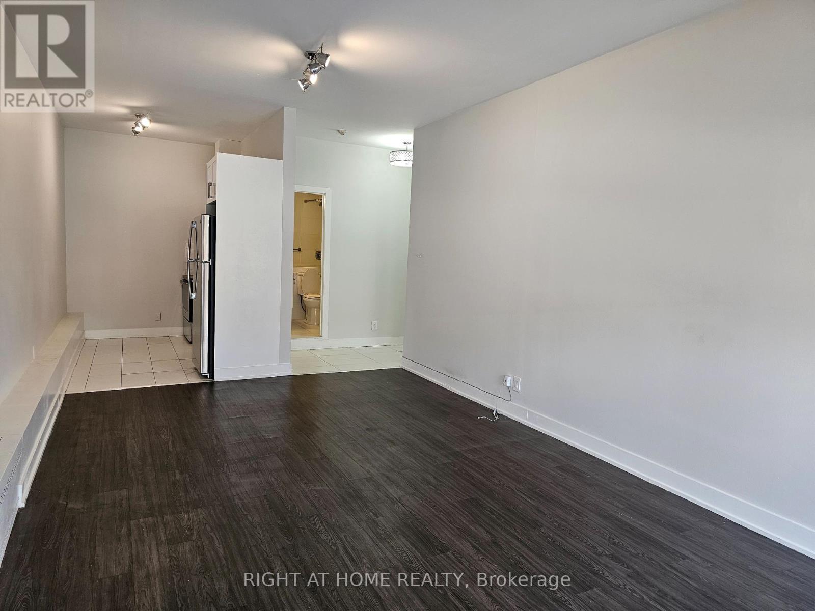 201 - 1807 Eglinton Avenue W, Toronto, Ontario  M6E 2H7 - Photo 4 - C12452322