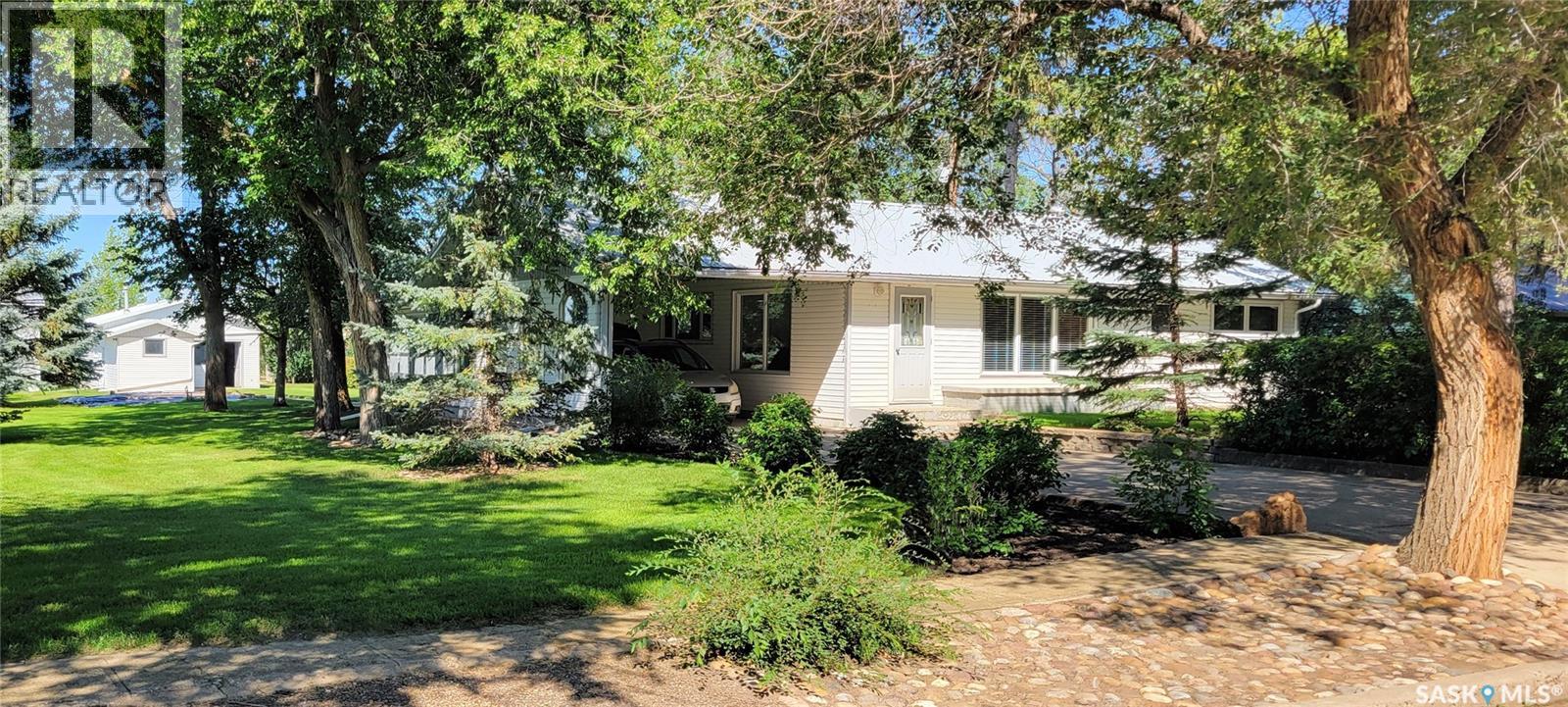 33 Main Street, Willow Bunch Rm No. 42, Saskatchewan  S0H 3T0 - Photo 1 - SK020389