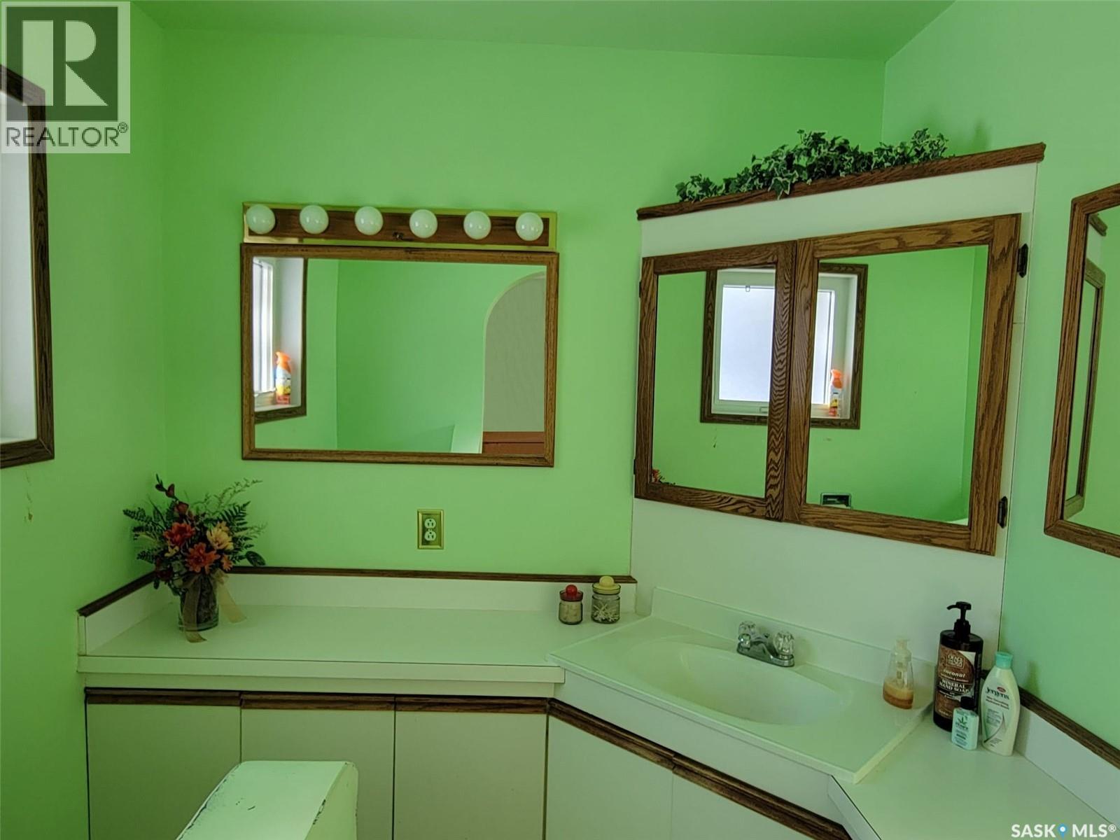 33 Main Street, Willow Bunch Rm No. 42, Saskatchewan  S0H 3T0 - Photo 17 - SK020389