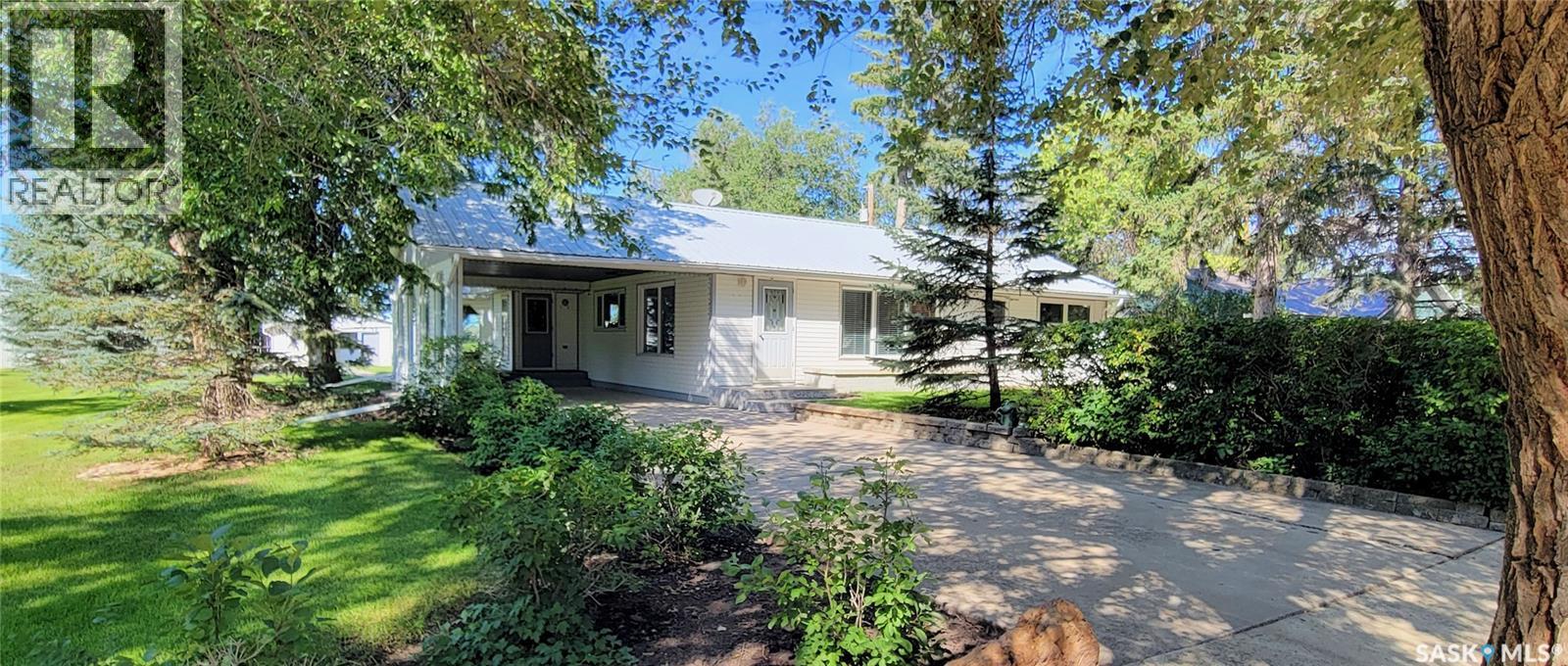33 Main Street, Willow Bunch Rm No. 42, Saskatchewan  S0H 3T0 - Photo 2 - SK020389
