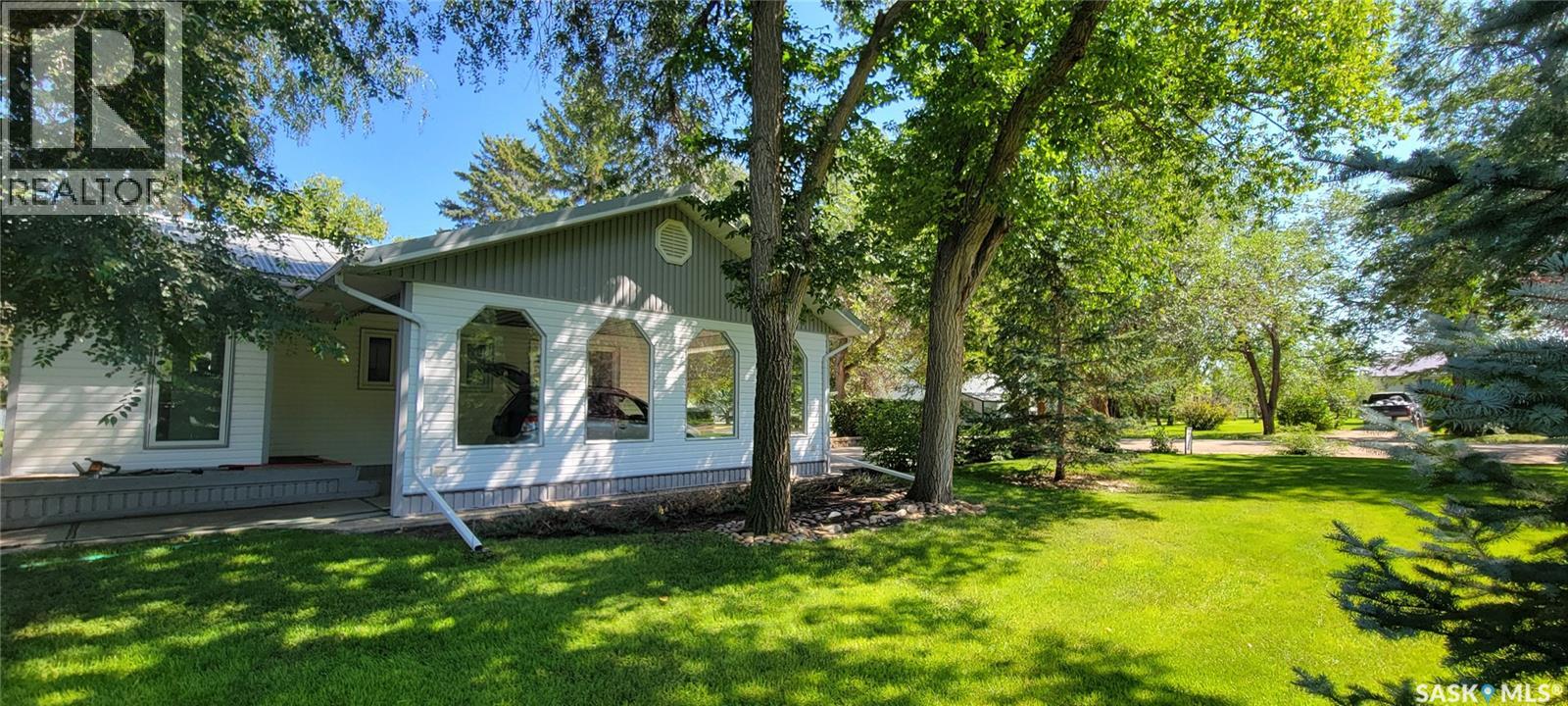 33 Main Street, Willow Bunch Rm No. 42, Saskatchewan  S0H 3T0 - Photo 3 - SK020389