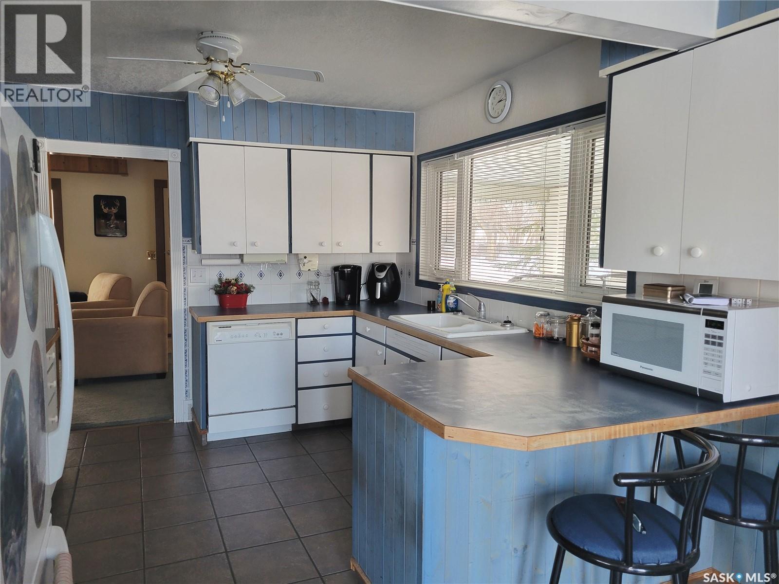 33 Main Street, Willow Bunch Rm No. 42, Saskatchewan  S0H 3T0 - Photo 4 - SK020389