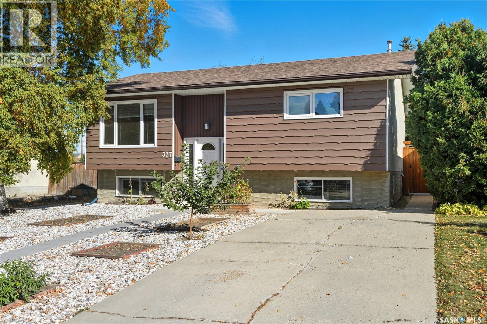 337 Brock Crescent, Saskatoon, Saskatchewan  S7H 4N2 - Photo 2 - SK020355