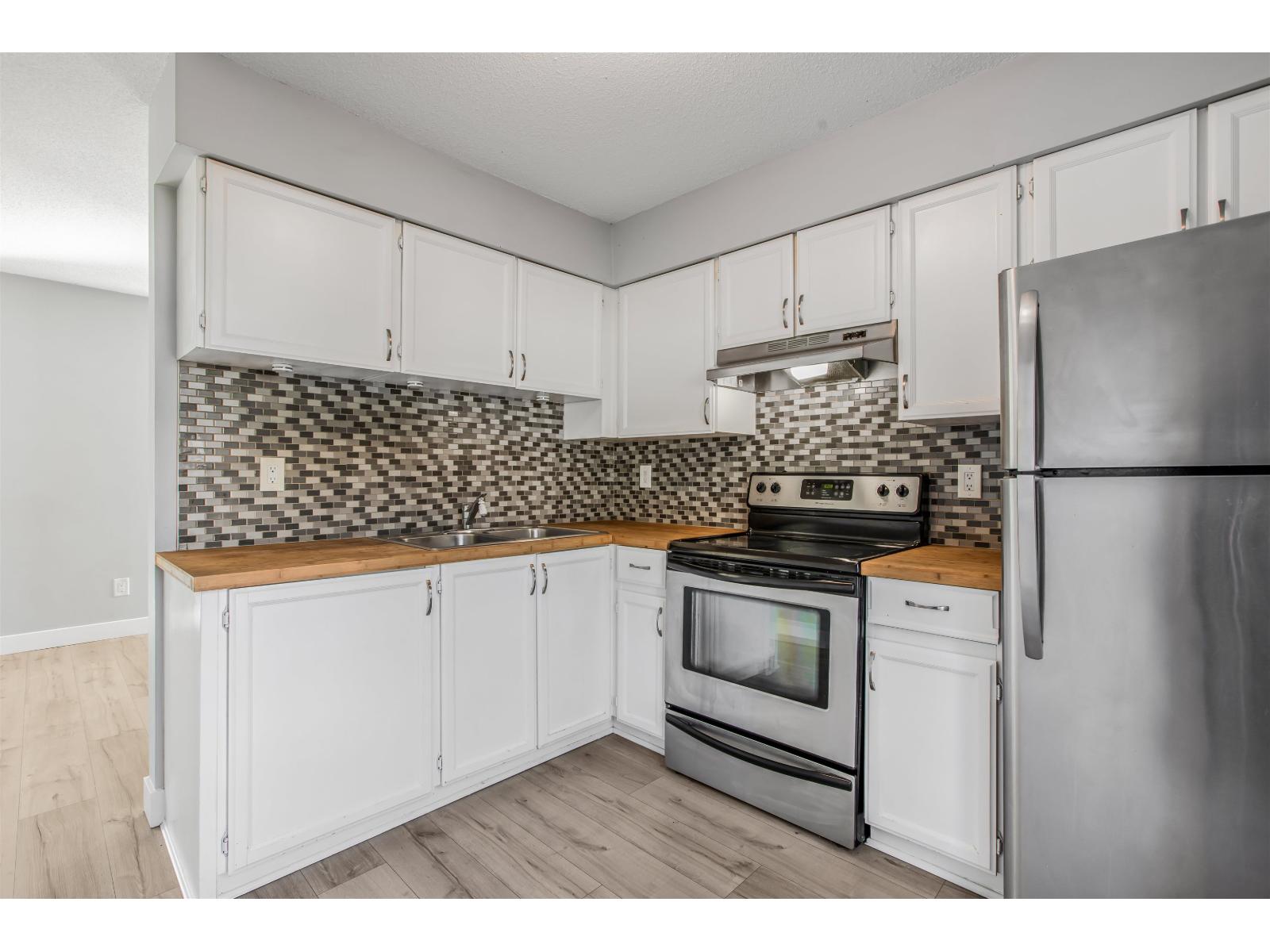 137 3030 Trethewey Street, Abbotsford, British Columbia  V2T 4N2 - Photo 4 - R3052852