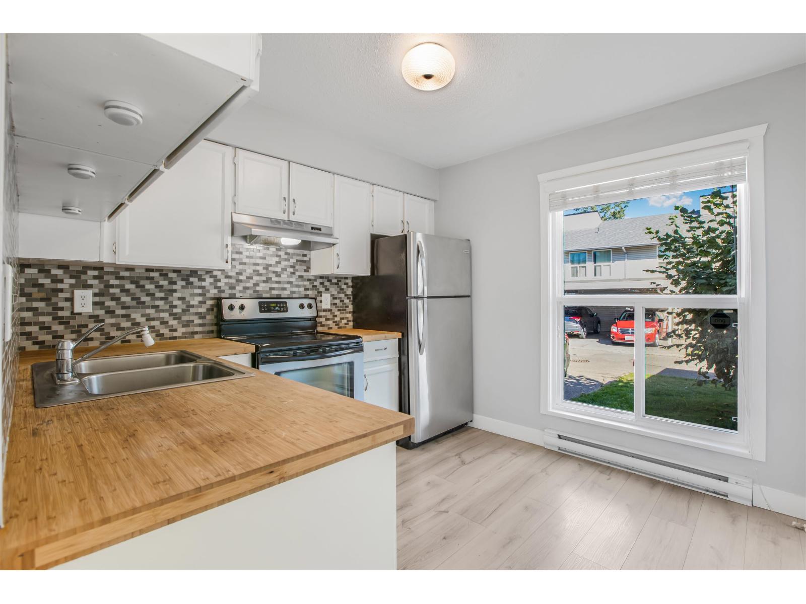 137 3030 Trethewey Street, Abbotsford, British Columbia  V2T 4N2 - Photo 3 - R3052852