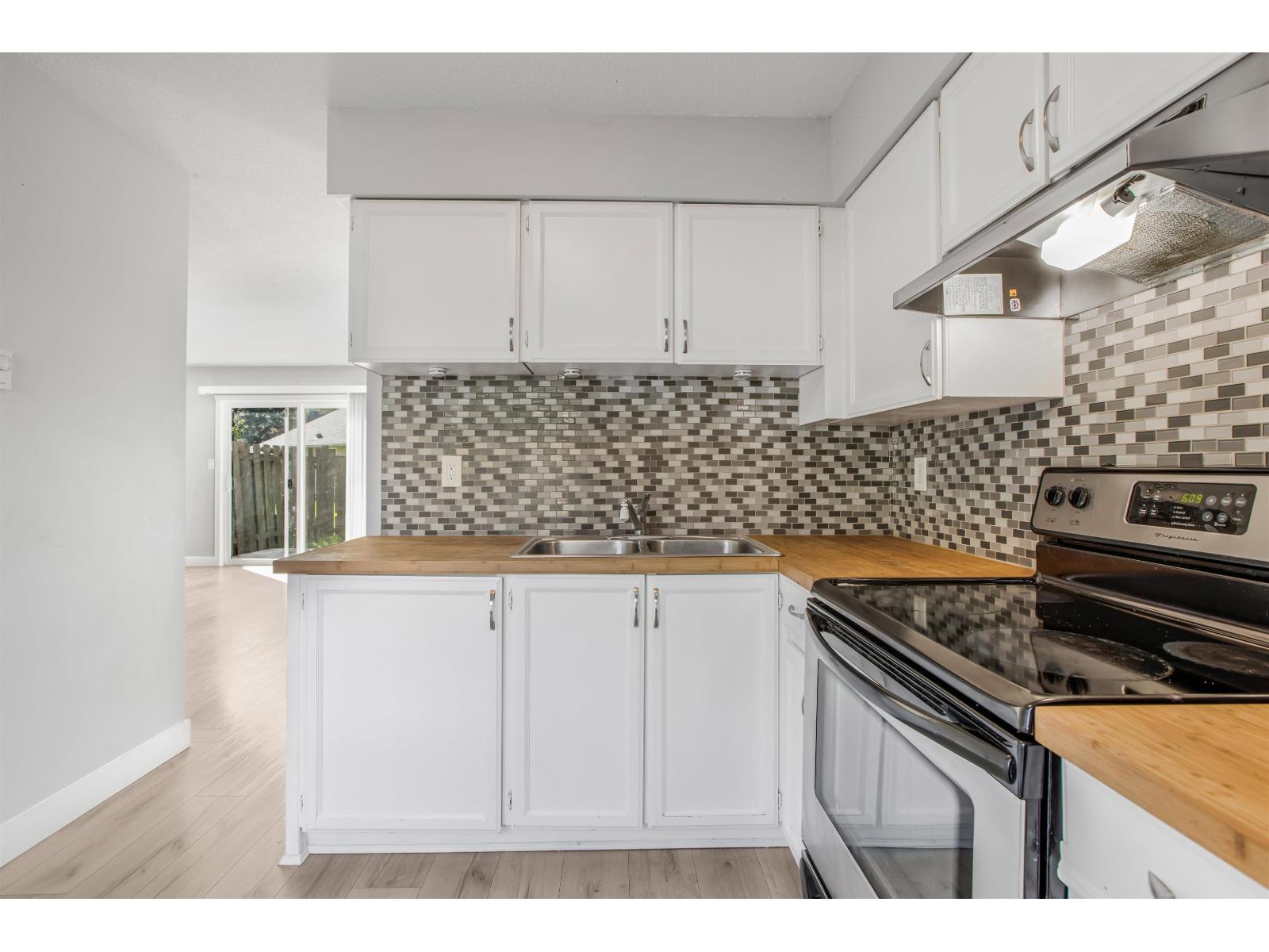 137 3030 Trethewey Street, Abbotsford, British Columbia  V2T 4N2 - Photo 5 - R3052852