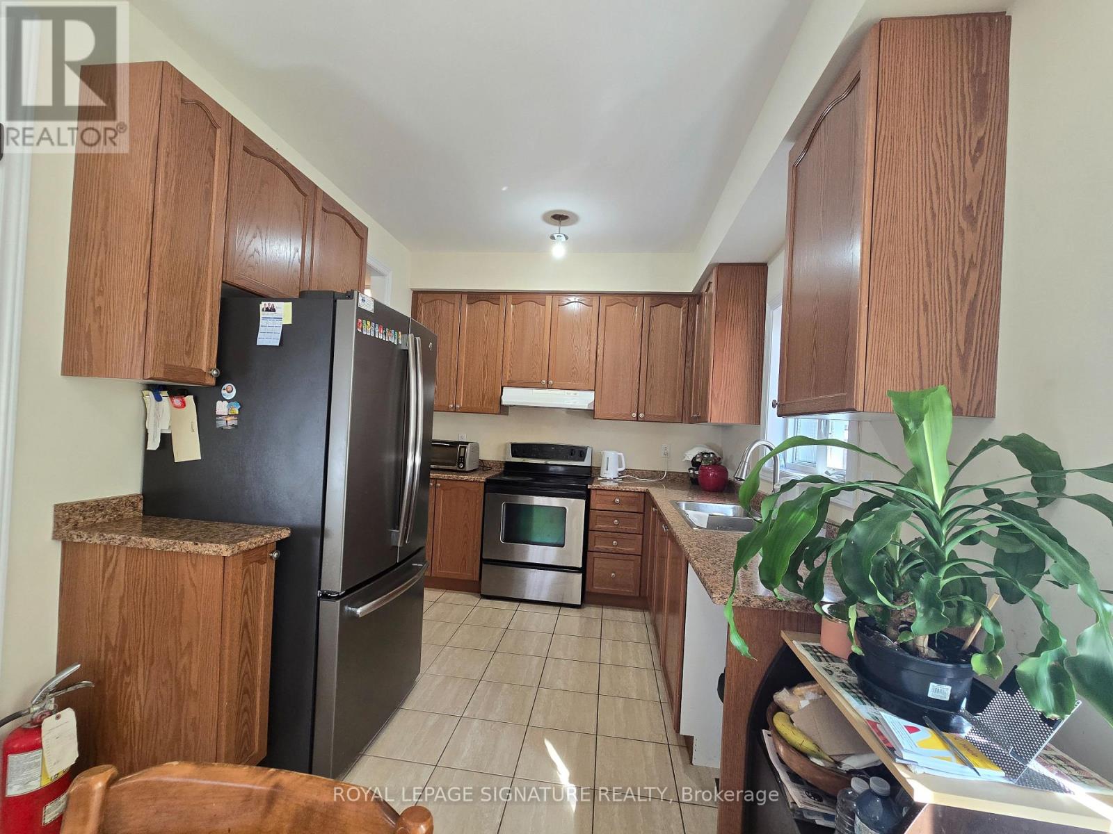 2480 Earl Grey Avenue, Pickering (Duffin Heights), Ontario  L1X 0B9 - Photo 2 - E12452279