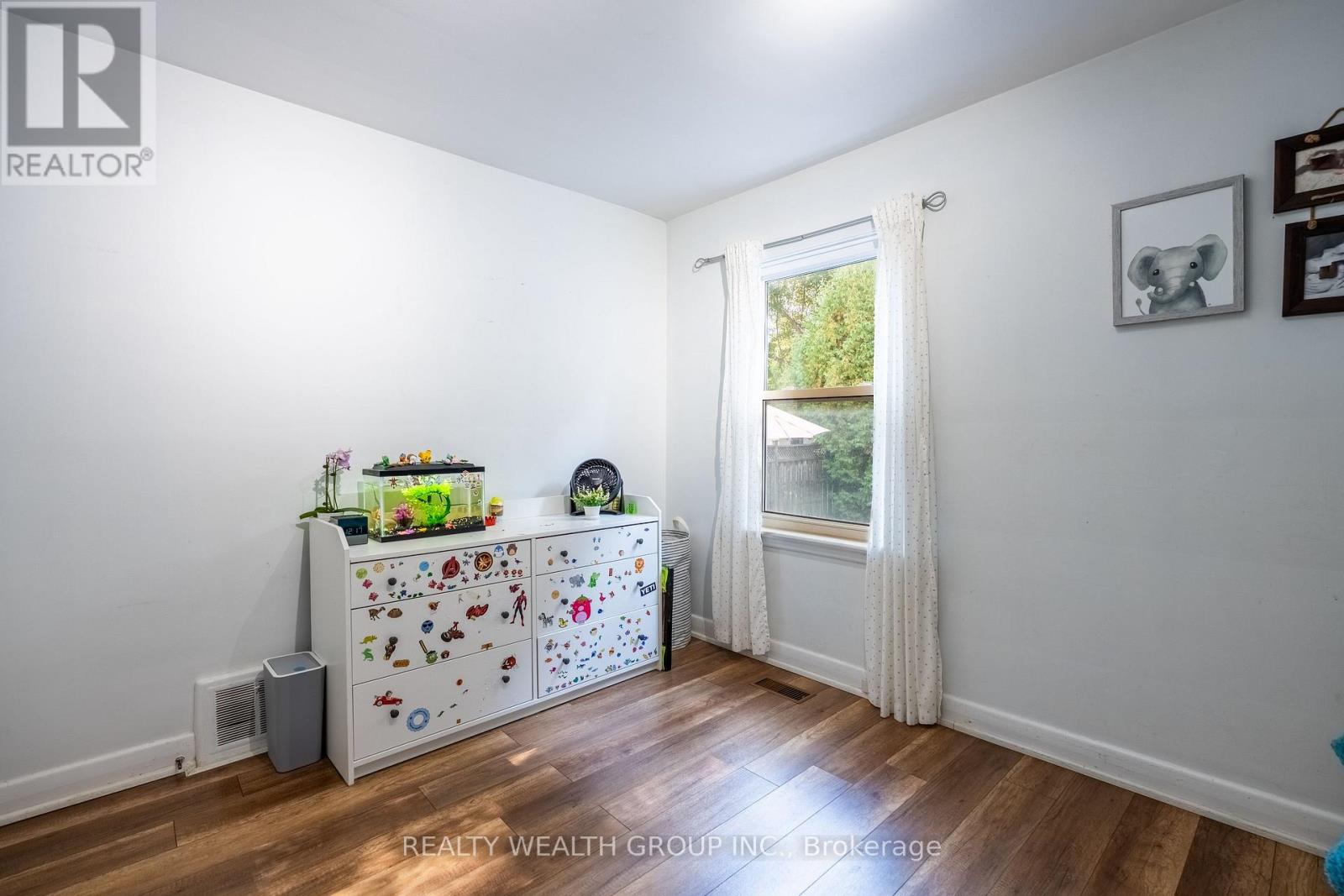 43 Medhurst Road W, Toronto, Ontario  M4B 1B2 - Photo 17 - E12452281