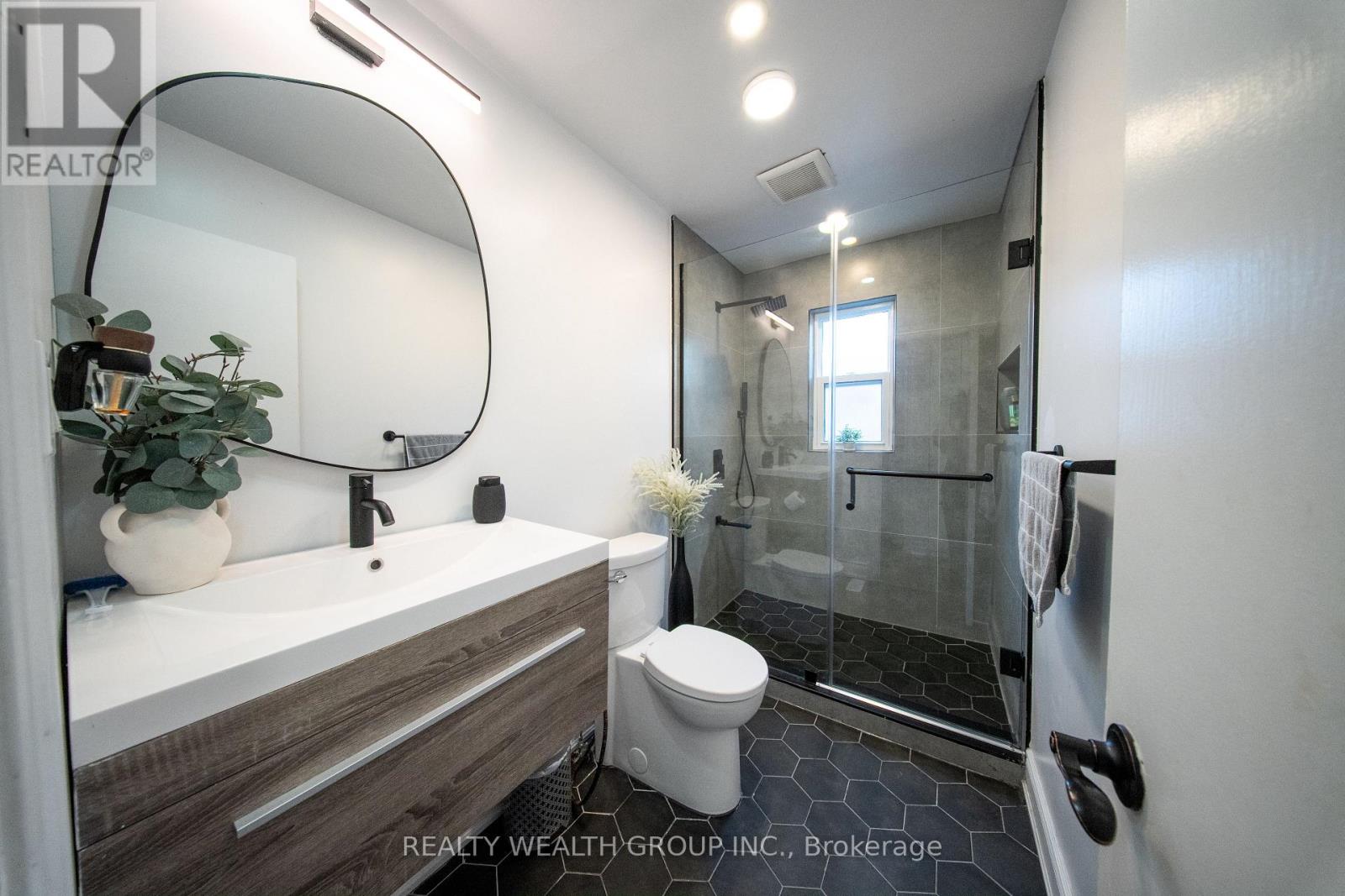 43 Medhurst Road W, Toronto, Ontario  M4B 1B2 - Photo 27 - E12452281
