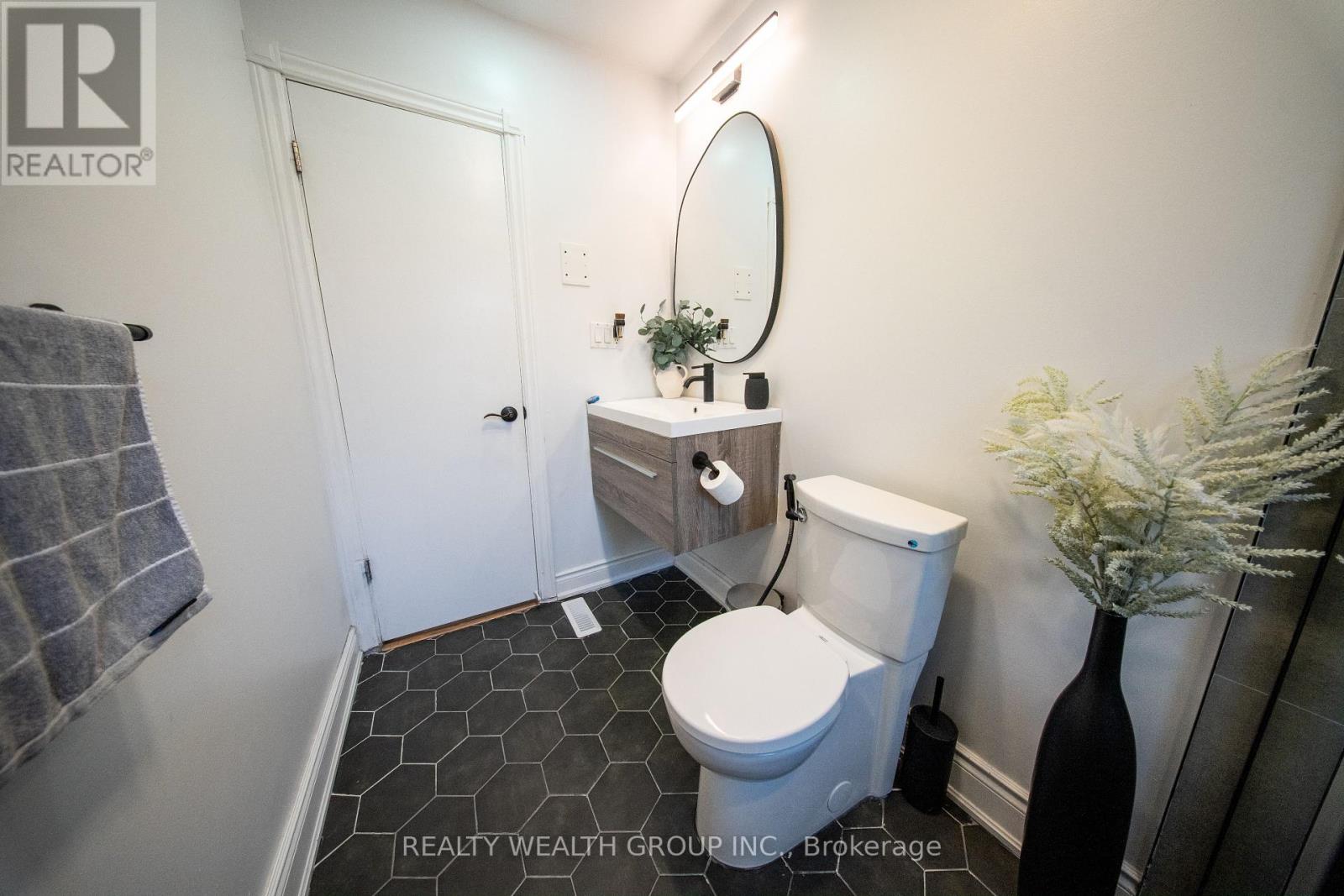 43 Medhurst Road W, Toronto, Ontario  M4B 1B2 - Photo 28 - E12452281