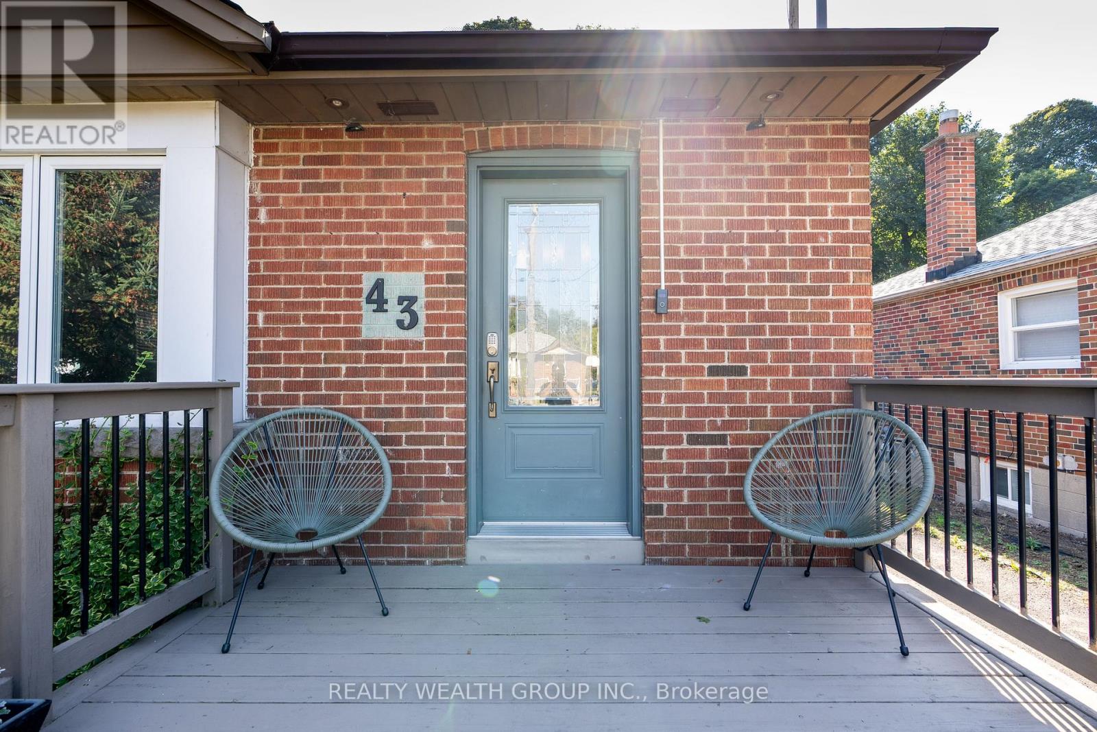 43 Medhurst Road W, Toronto, Ontario  M4B 1B2 - Photo 3 - E12452281