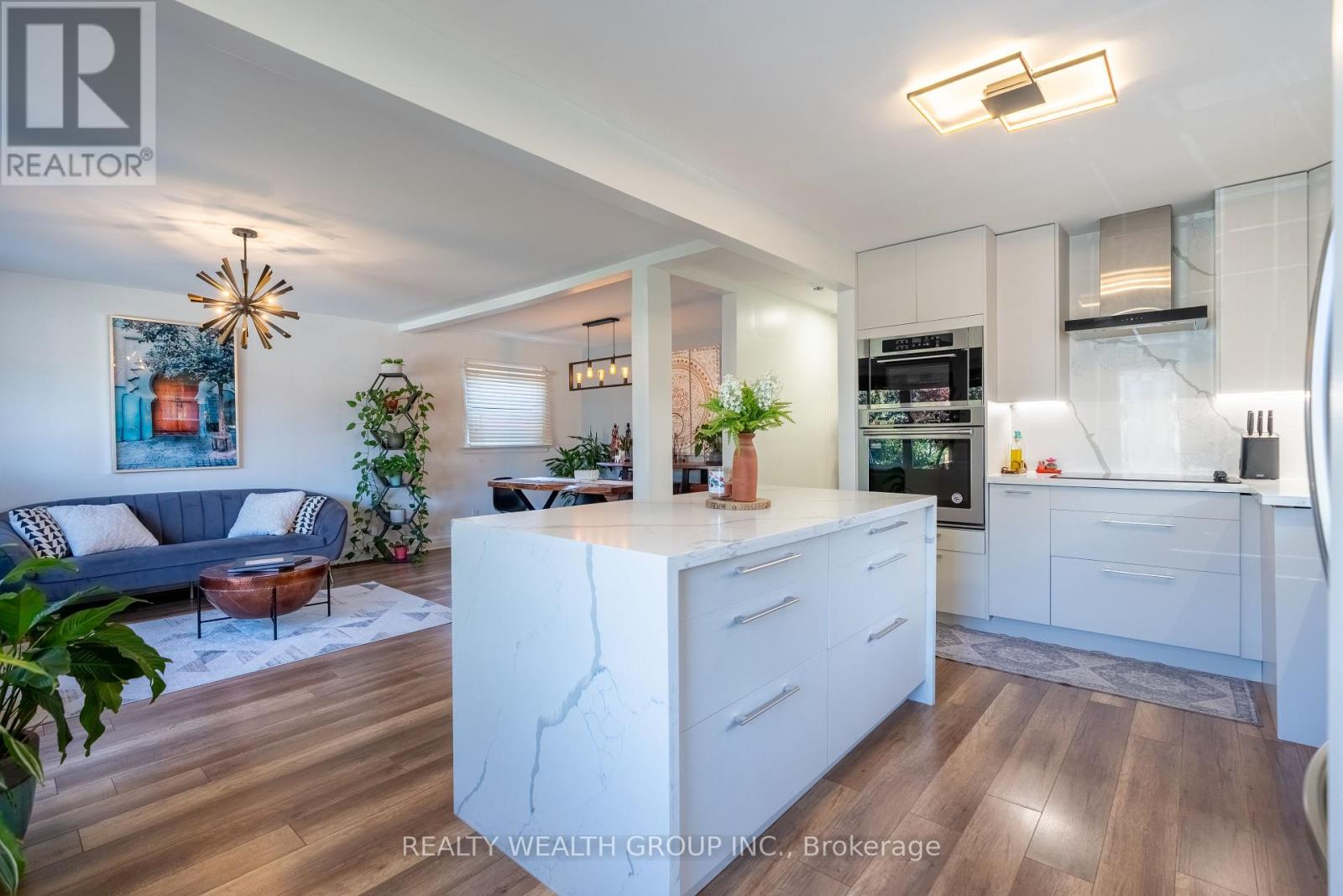 43 Medhurst Road W, Toronto, Ontario  M4B 1B2 - Photo 4 - E12452281