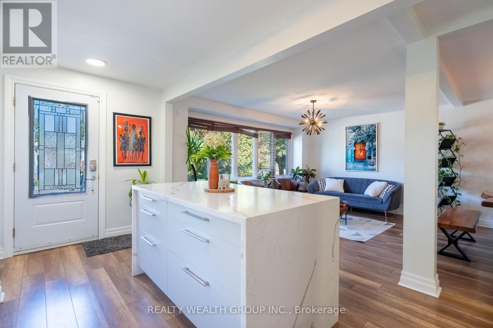 43 Medhurst Road W, Toronto, Ontario  M4B 1B2 - Photo 5 - E12452281