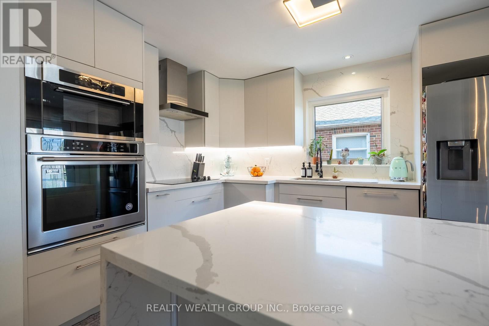43 Medhurst Road W, Toronto, Ontario  M4B 1B2 - Photo 7 - E12452281