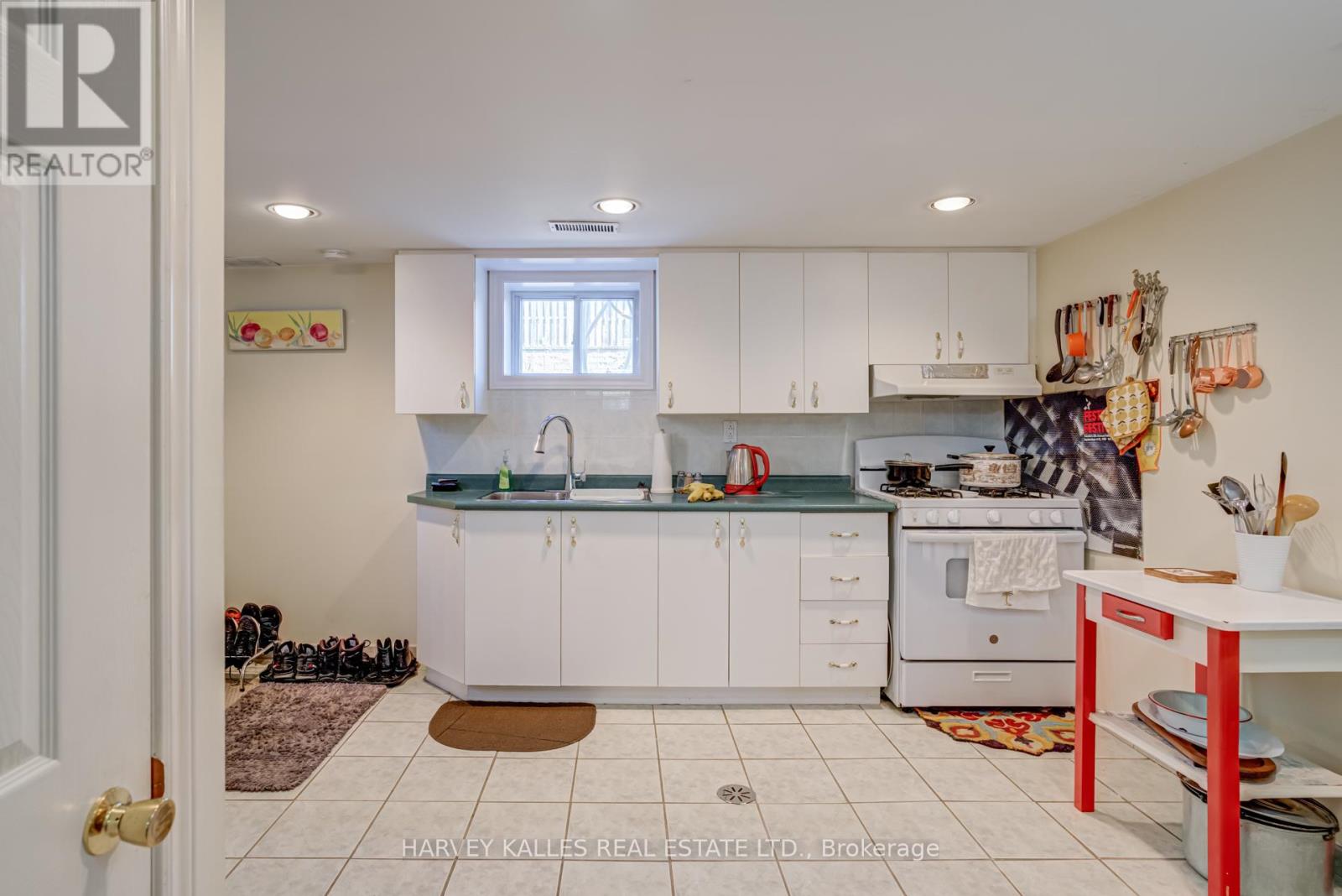 82 Cork Avenue, Toronto, Ontario  M6B 2Y2 - Photo 13 - W12451750