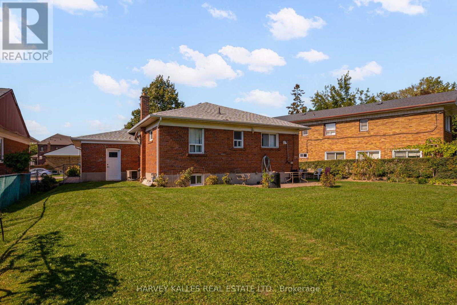 82 Cork Avenue, Toronto, Ontario  M6B 2Y2 - Photo 19 - W12451750