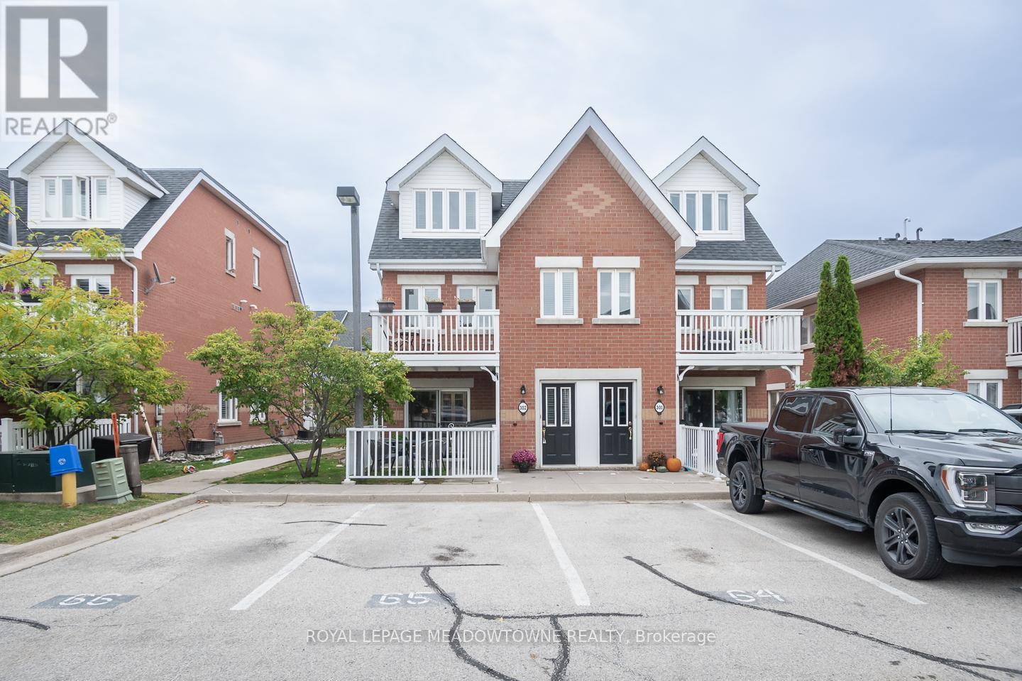 302 - 1701 Lampman Avenue, Burlington, Ontario  L7L 6R7 - Photo 2 - W12452036