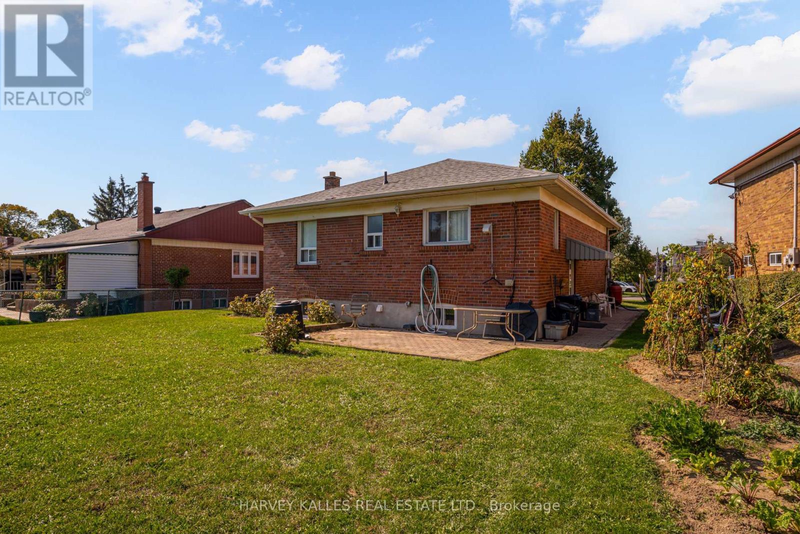 82 Cork Avenue, Toronto, Ontario  M6B 2Y2 - Photo 20 - W12451750