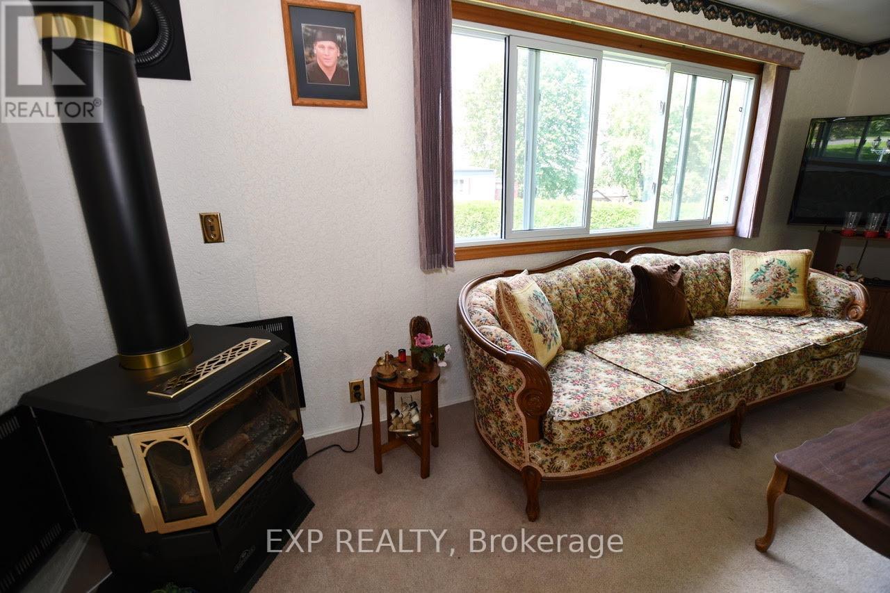 15 Park Crescent, Kawartha Lakes, Ontario  K9V 4R1 - Photo 10 - X12451394