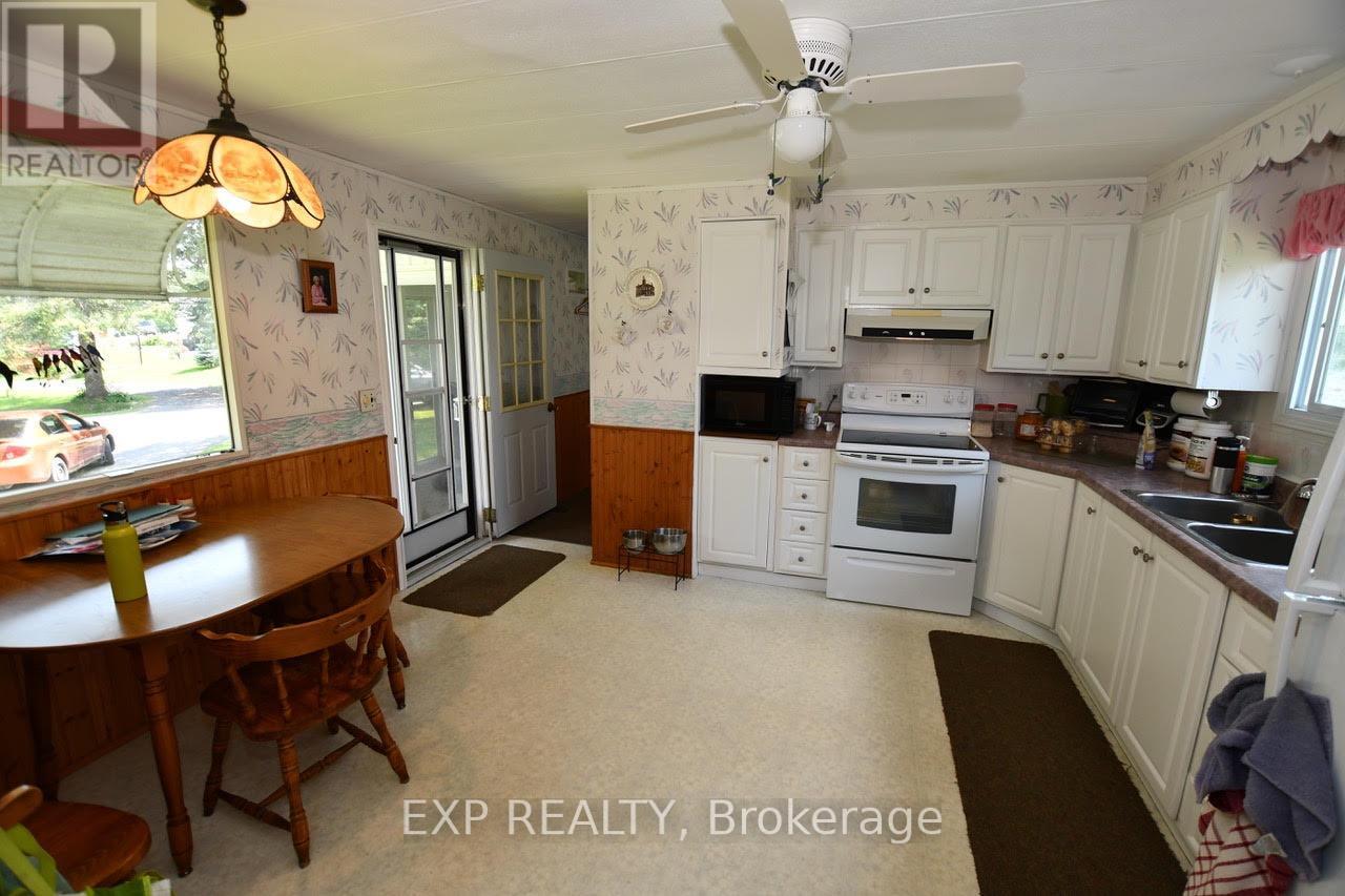 15 Park Crescent, Kawartha Lakes, Ontario  K9V 4R1 - Photo 8 - X12451394