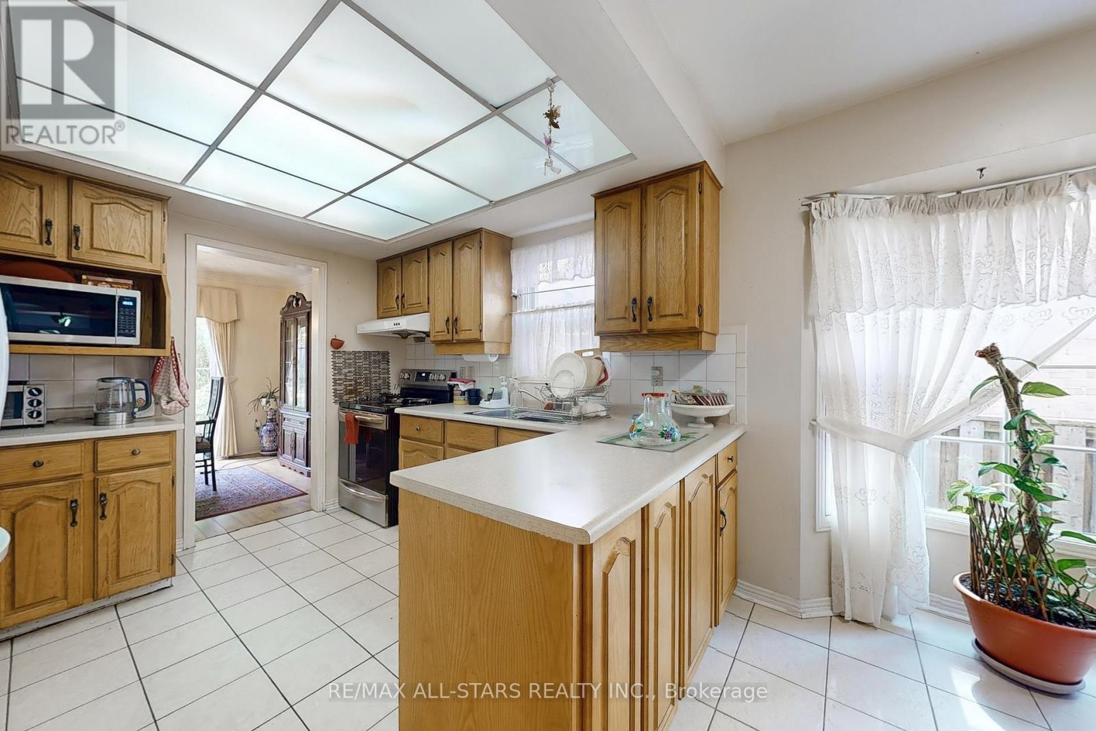 82 Waterbridge Lane, Markham, Ontario  L3R 8V4 - Photo 15 - N12452293