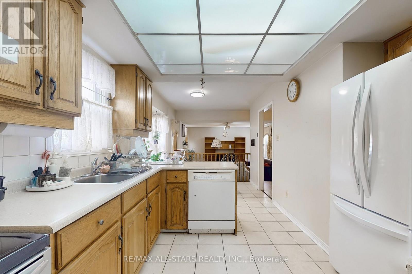 82 Waterbridge Lane, Markham, Ontario  L3R 8V4 - Photo 16 - N12452293