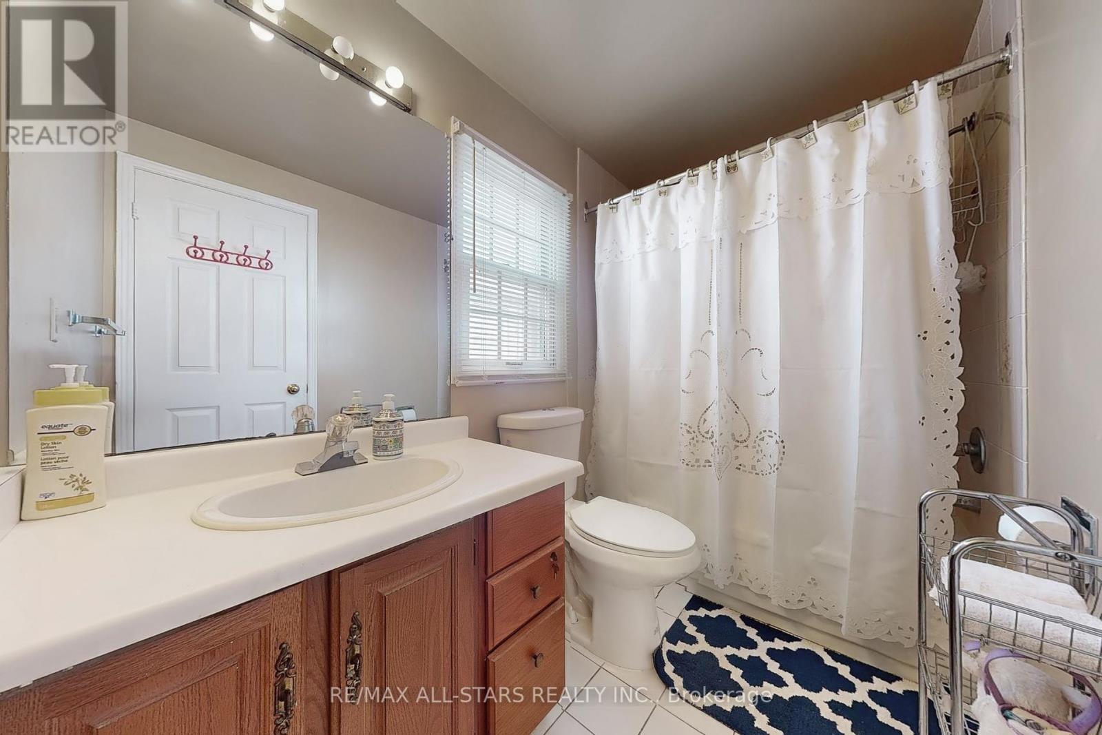82 Waterbridge Lane, Markham, Ontario  L3R 8V4 - Photo 29 - N12452293