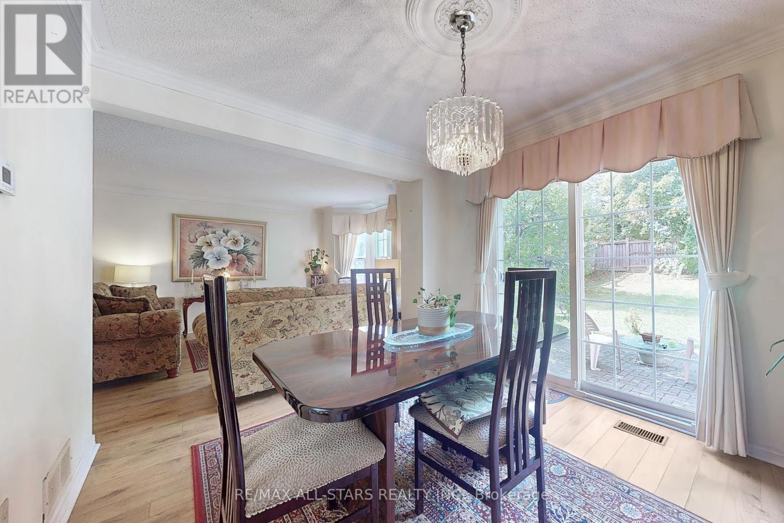 82 Waterbridge Lane, Markham, Ontario  L3R 8V4 - Photo 9 - N12452293