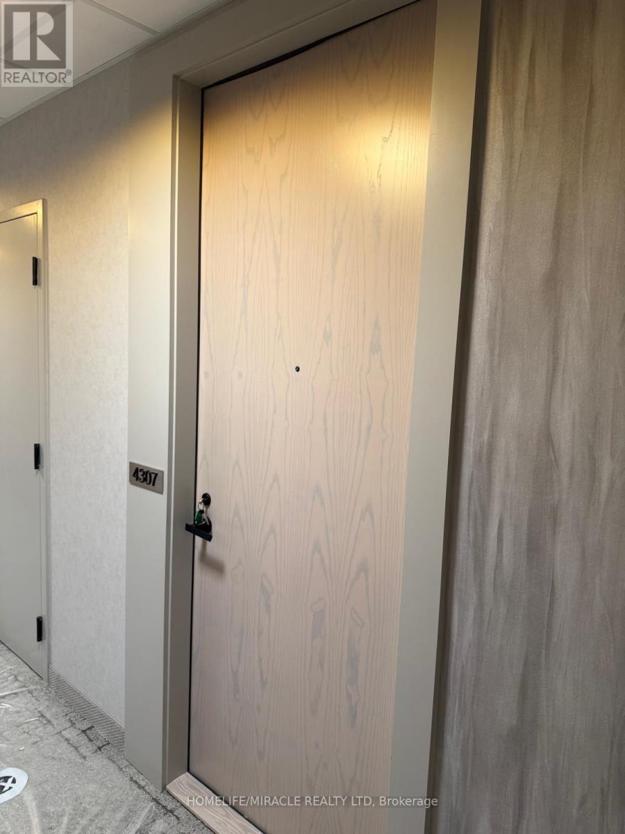 4307 - 28 Interchange Way, Vaughan, Ontario  L4K 0P8 - Photo 1 - N12452303