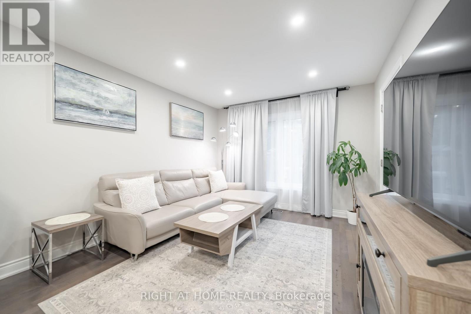 9 Royal Cedar Court, East Gwillimbury, Ontario  L9N 1R7 - Photo 10 - N12452342