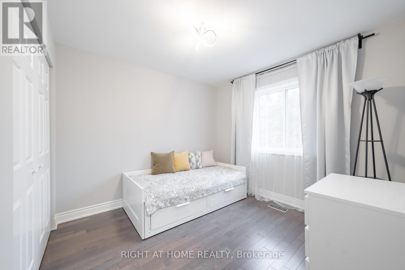 9 Royal Cedar Court, East Gwillimbury, Ontario  L9N 1R7 - Photo 18 - N12452342