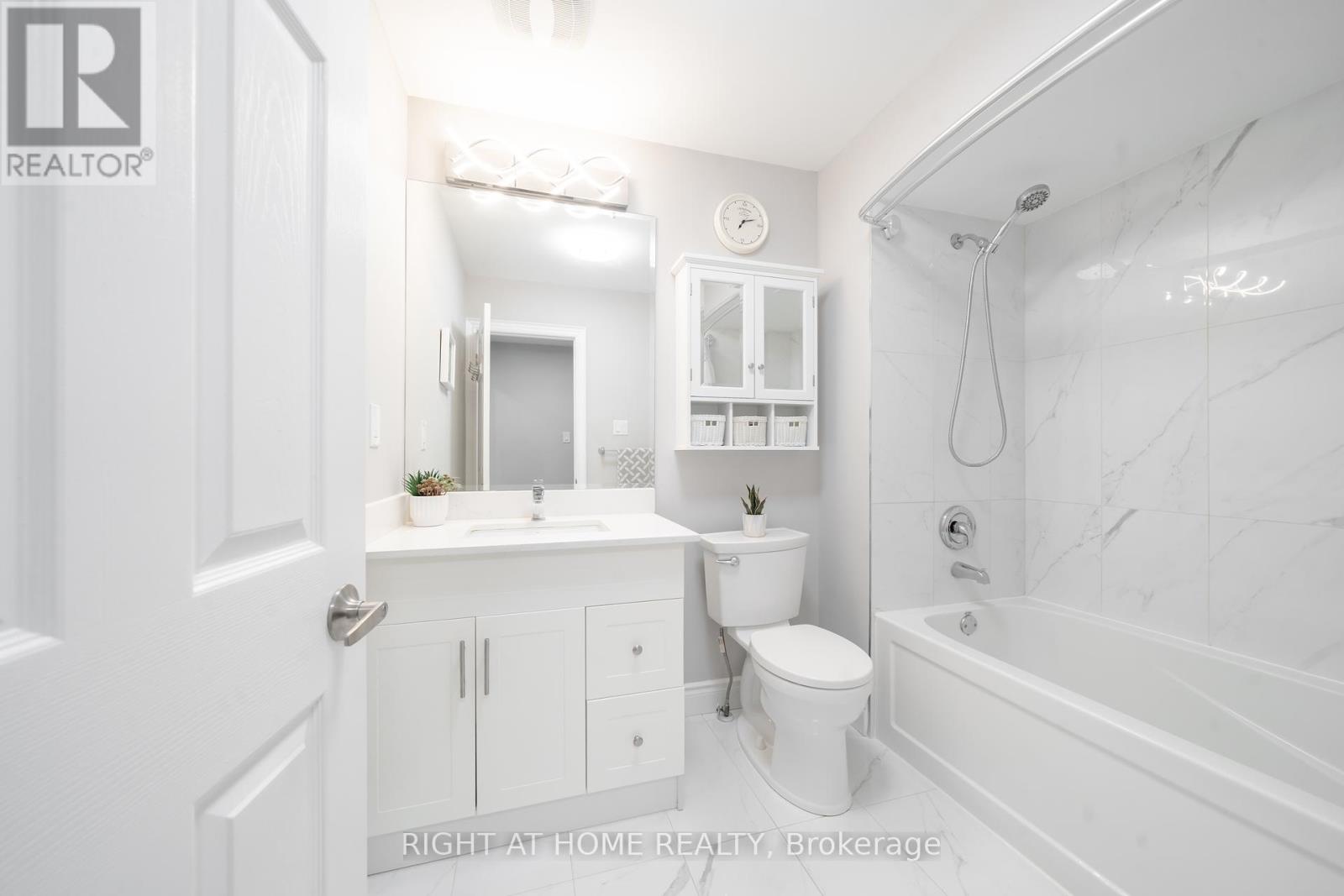 9 Royal Cedar Court, East Gwillimbury, Ontario  L9N 1R7 - Photo 19 - N12452342