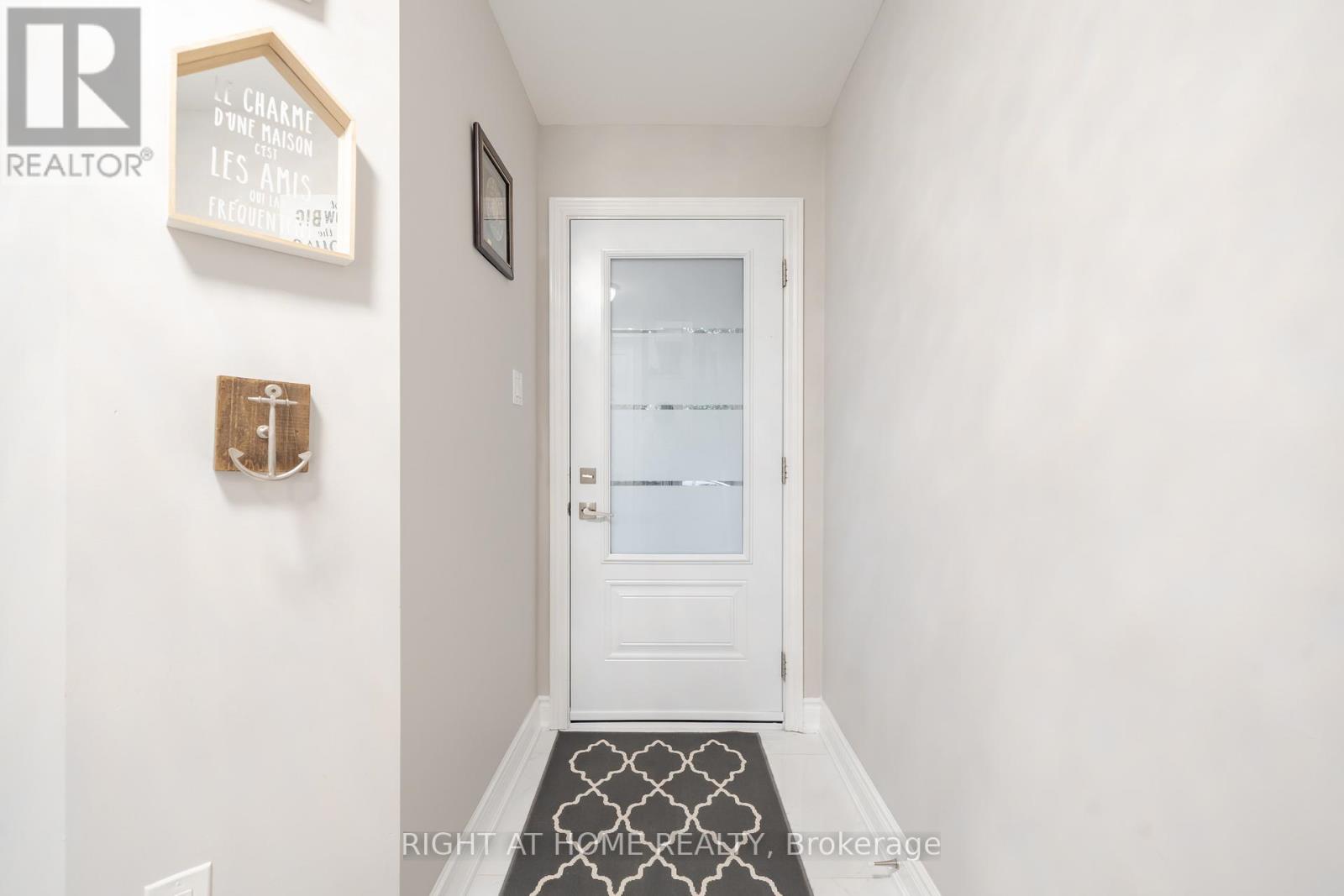 9 Royal Cedar Court, East Gwillimbury, Ontario  L9N 1R7 - Photo 4 - N12452342