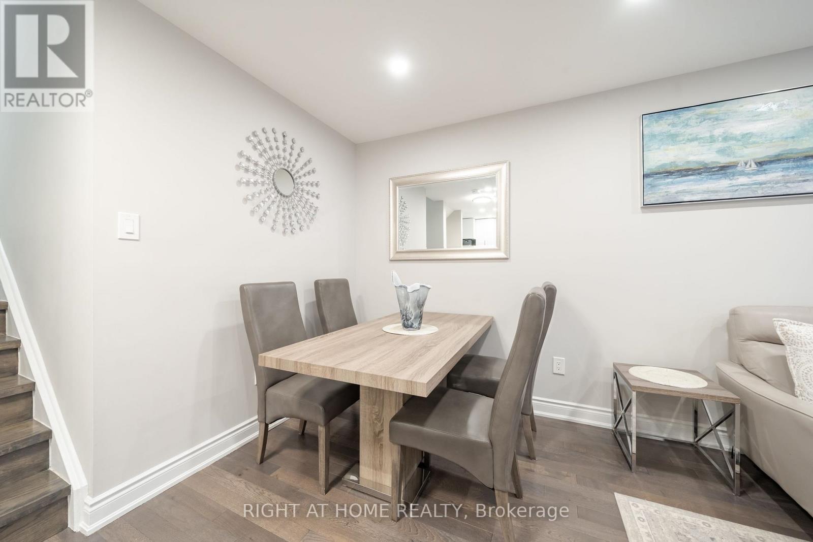 9 Royal Cedar Court, East Gwillimbury, Ontario  L9N 1R7 - Photo 7 - N12452342