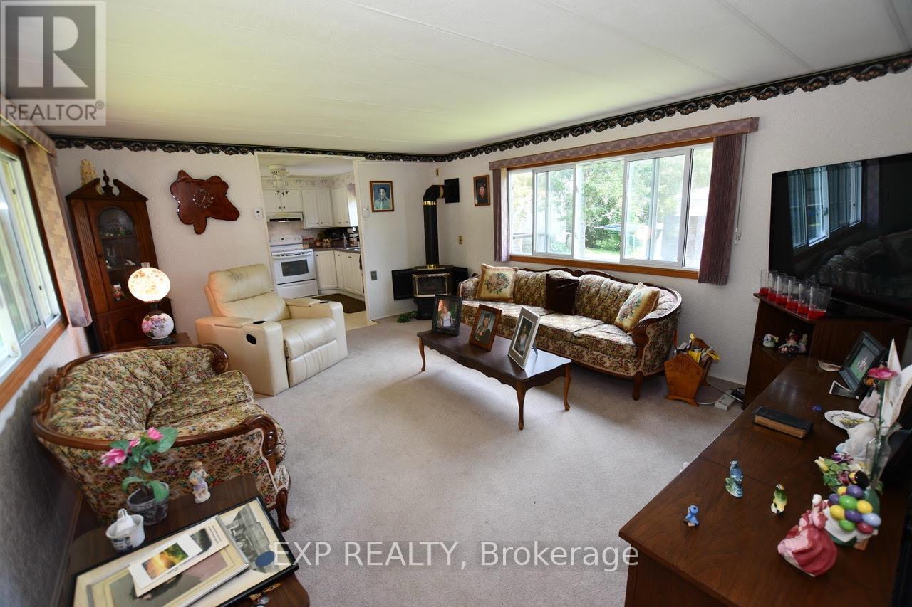 15 Park Crescent, Kawartha Lakes, Ontario  K9V 4R1 - Photo 12 - X12451394