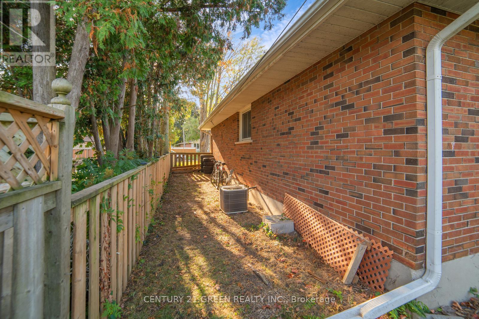 1676 Holley Crescent, Cambridge, Ontario  N3H 2S5 - Photo 41 - X12451924