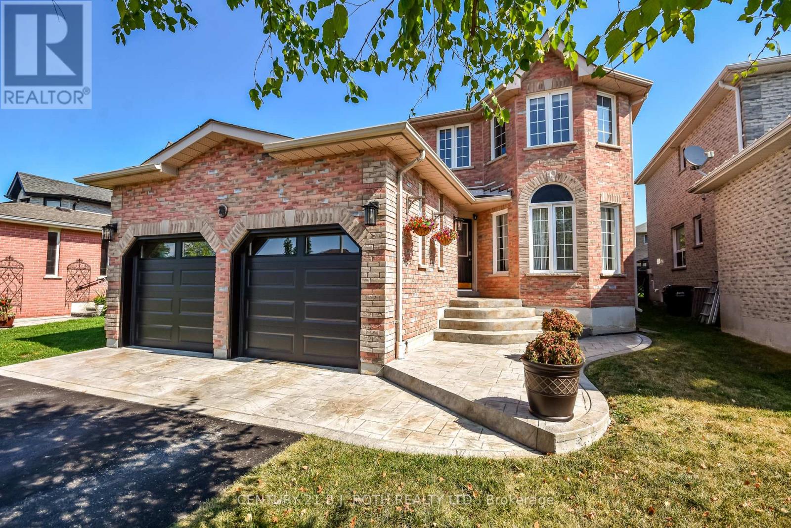 28 SHAINA COURT, Barrie, Ontario