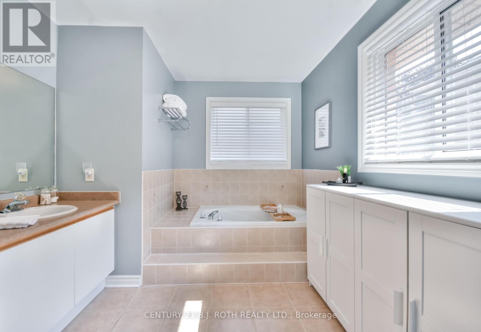 28 Shaina Court, Barrie, Ontario  L4N 9S7 - Photo 23 - S12452242